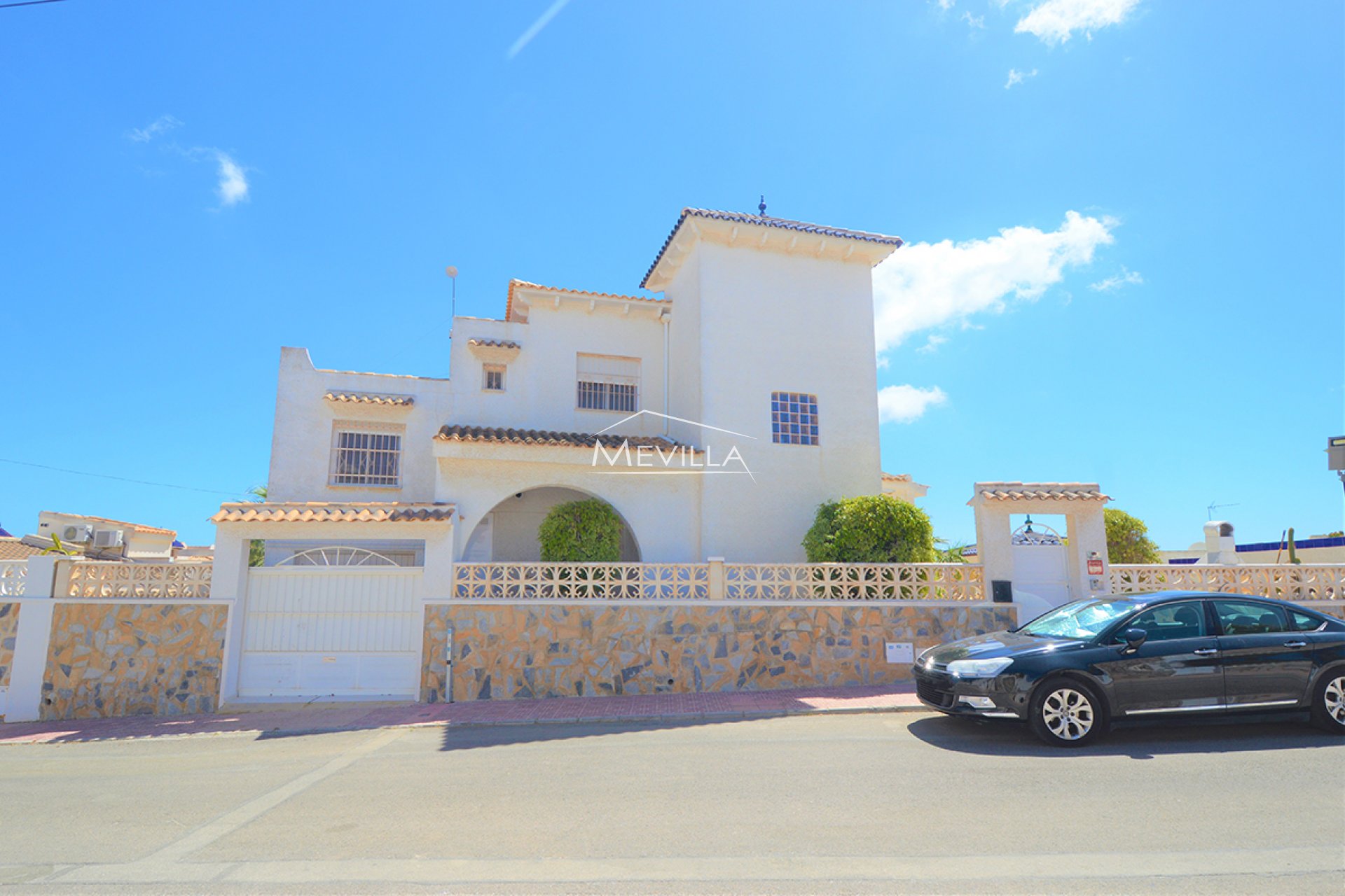 Salg (Resales) - Villa - Orihuela Costa - Villamartin