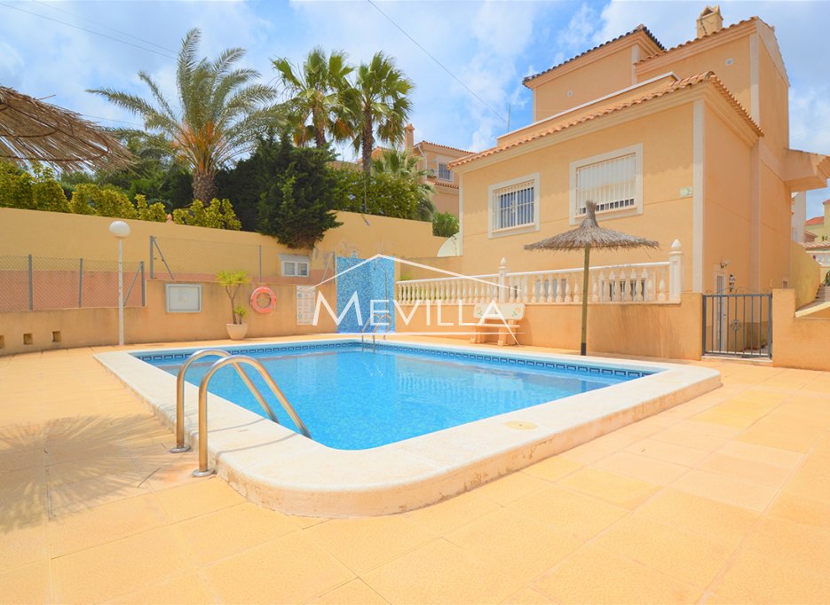 Salg (Resales) - Villa - Orihuela Costa - Villamartin