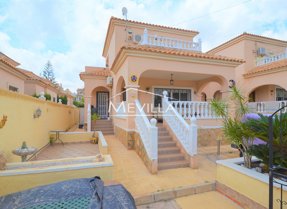 Salg (Resales) - Villa - Orihuela Costa - Villamartin