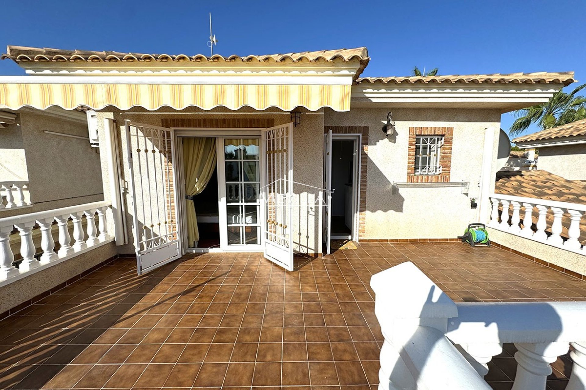 Salg (Resales) - Villa - Orihuela Costa - Villamartin