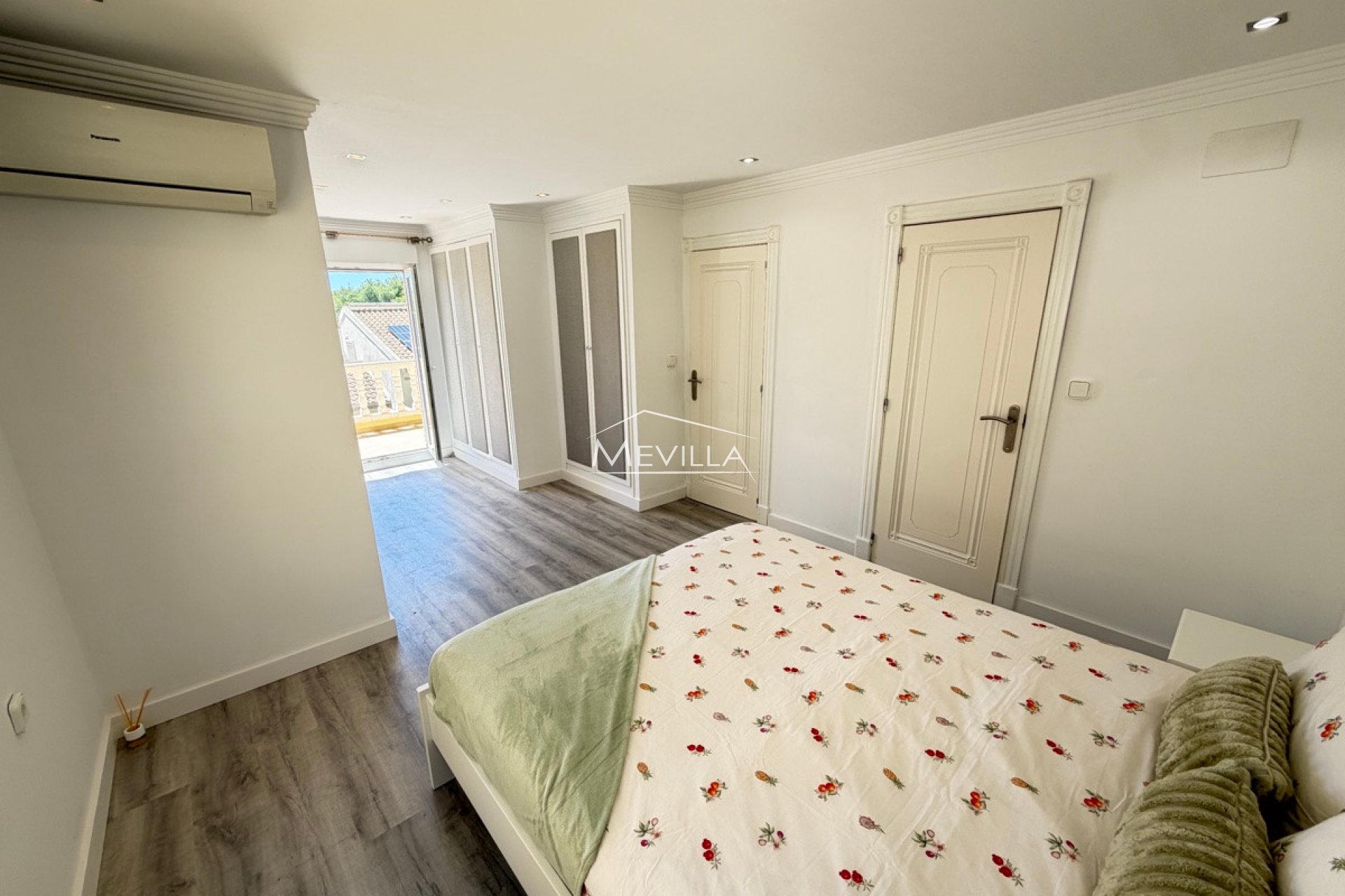 Salg (Resales) - Villa - Orihuela Costa - Villamartin