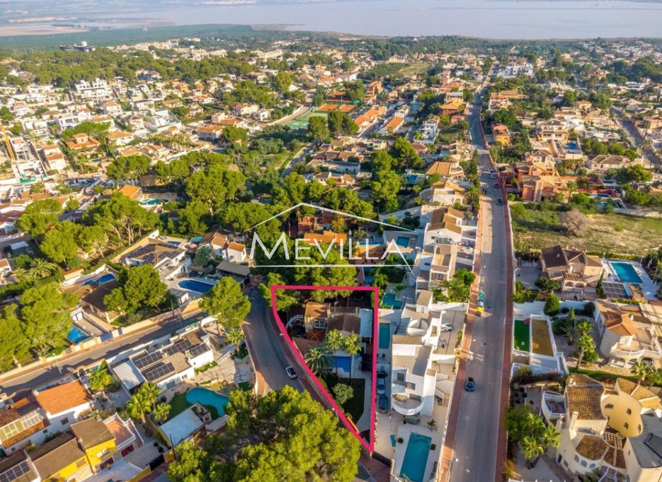 Salg (Resales) - Villa - Torrevieja - Los Balcones