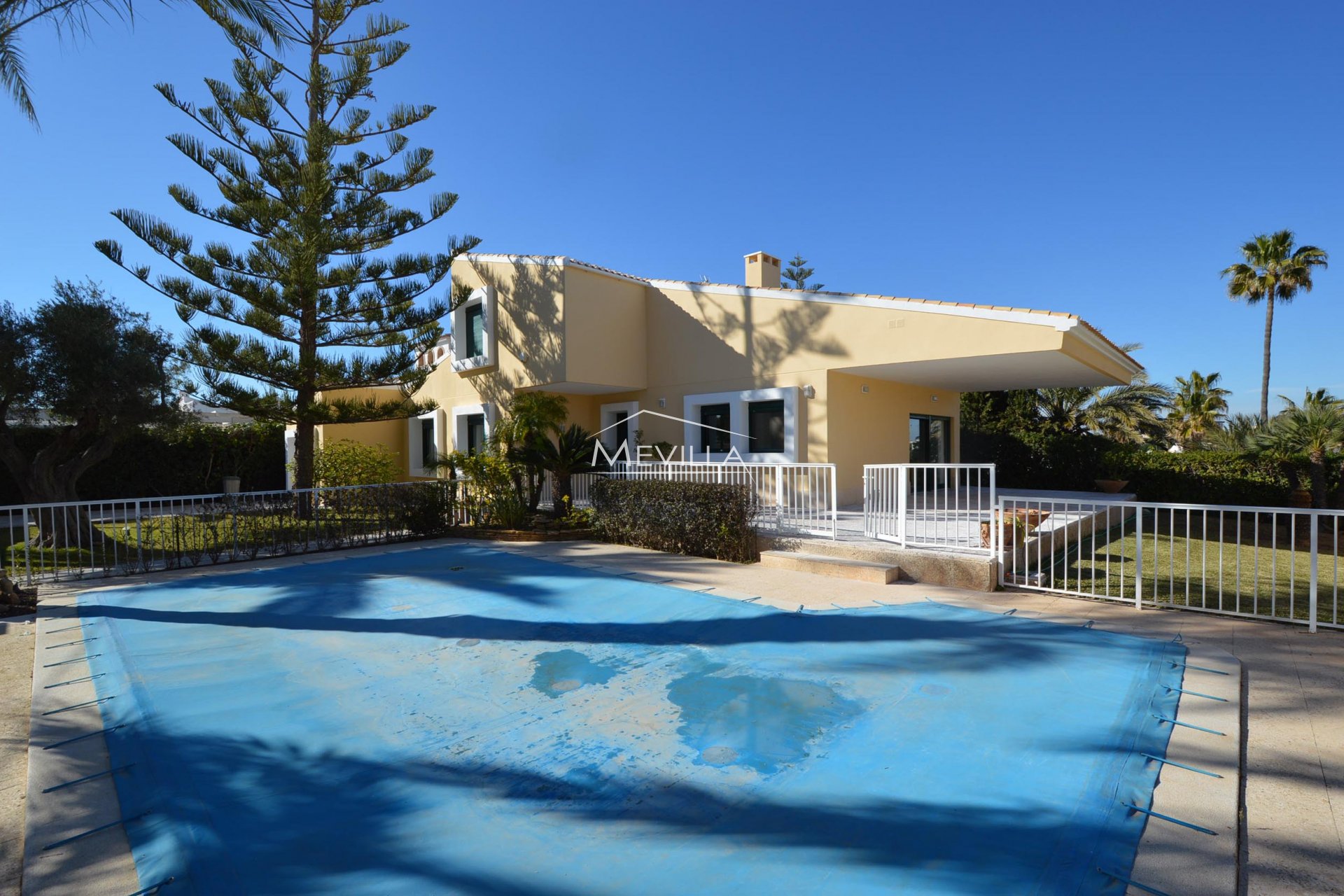 Schöne Villa in Cabo roig mit Meerblick zu verkaufen