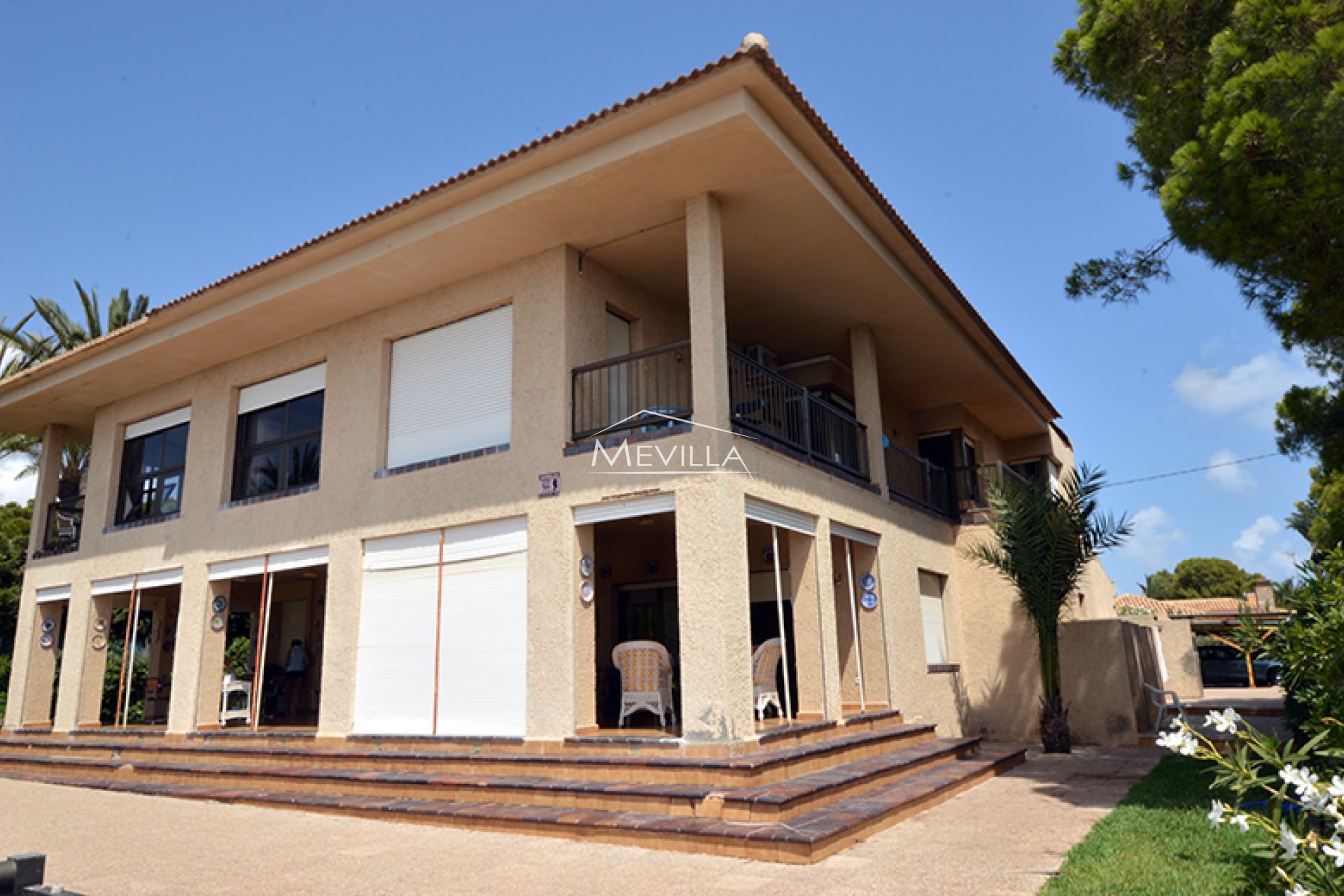 The frontline villa in Cabo Roig 