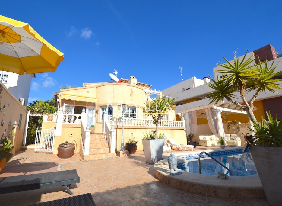 VILLA INDEPENDIENTE CON PISCINA PRIVADA EN PLAYA FLAMENCA