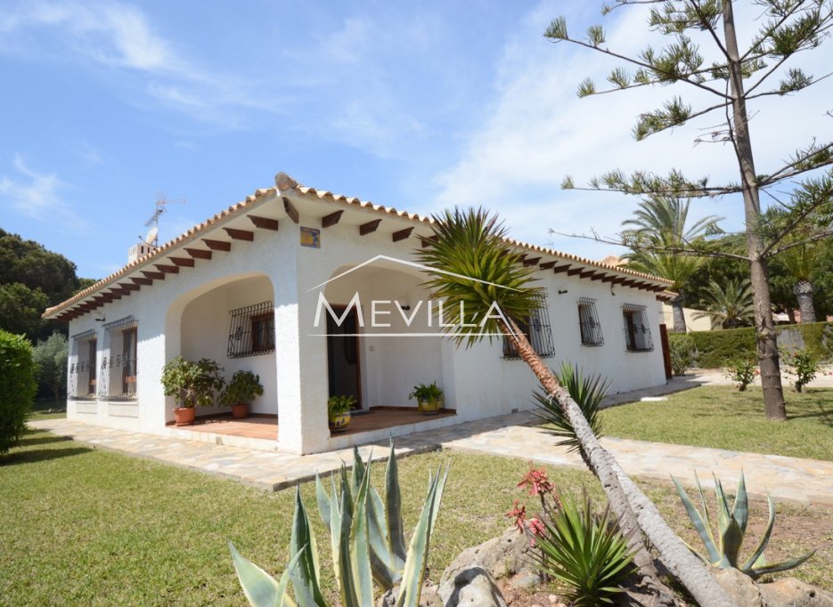 VILLA ON ONE FLOOR WITH BIG PLOT IN CABO ROIG 