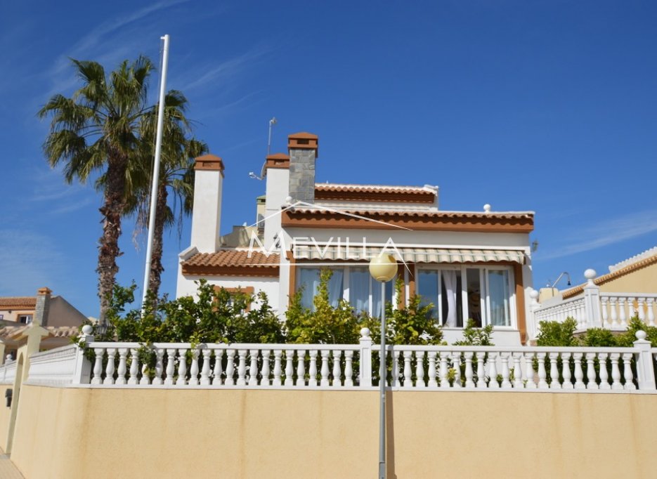 Villa til salgs bare 300 meter fra stranden