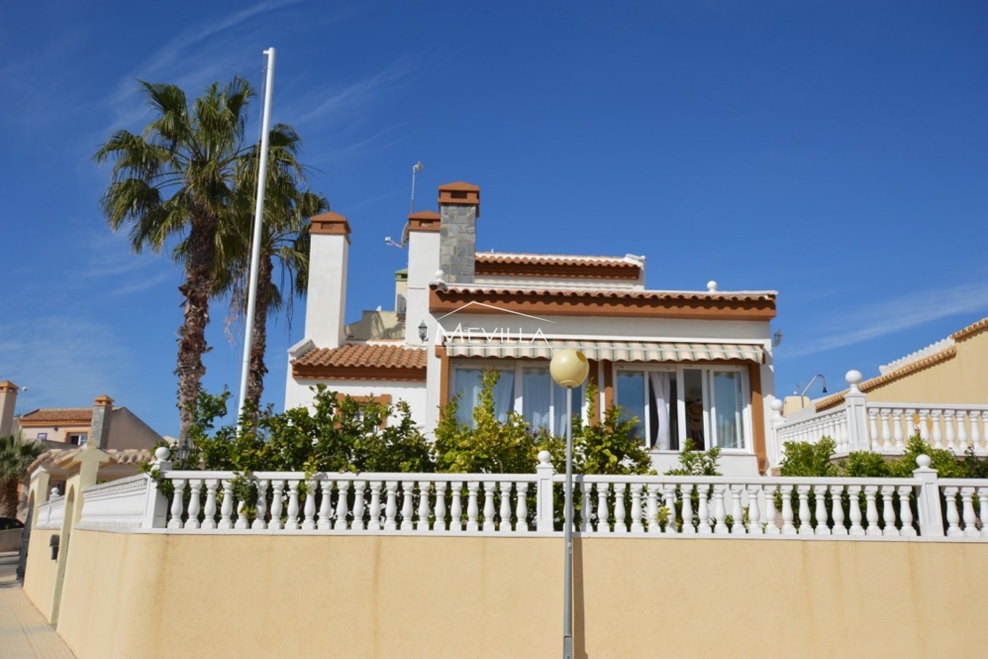 Villa til salgs bare 300 meter fra stranden