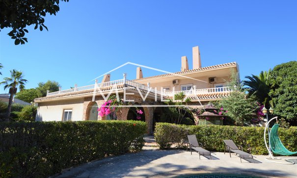Villa - Wederverkoop - Orihuela Costa - La Zenia