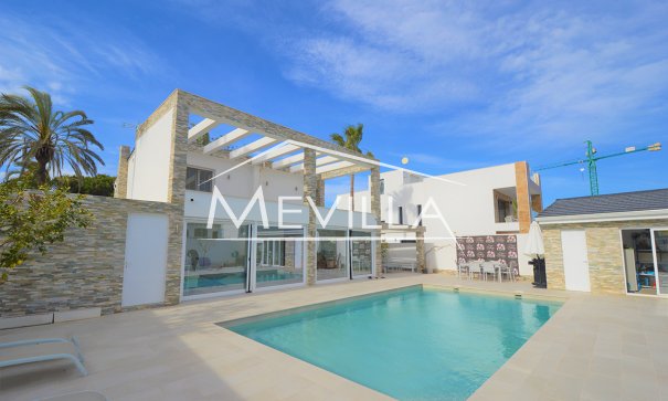 Villa - Wederverkoop - Orihuela Costa - La Zenia