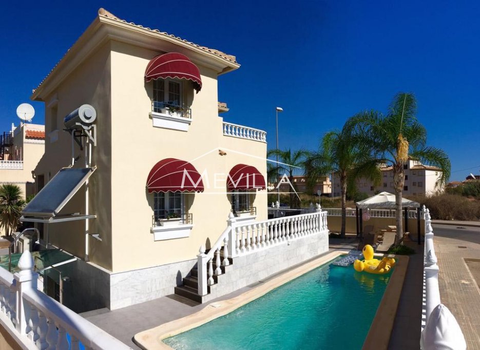 Wederverkoop - Villa - Orihuela Costa - La Zenia