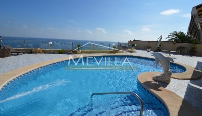 En nuestras villas en venta en Cabo Roig descubrirás un balcón de ensueño al Mediterráneo
