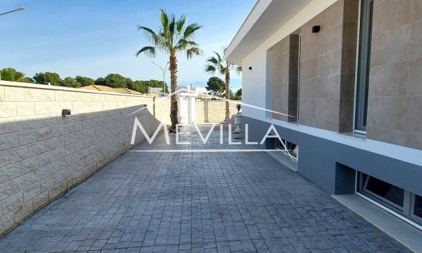 Reventas - Chalet / Villa - Orihuela Costa - Campoamor