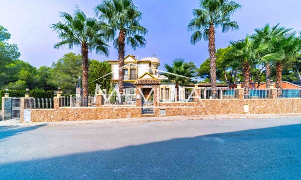 Salg (Resales) - Villa - Orihuela Costa - Campoamor