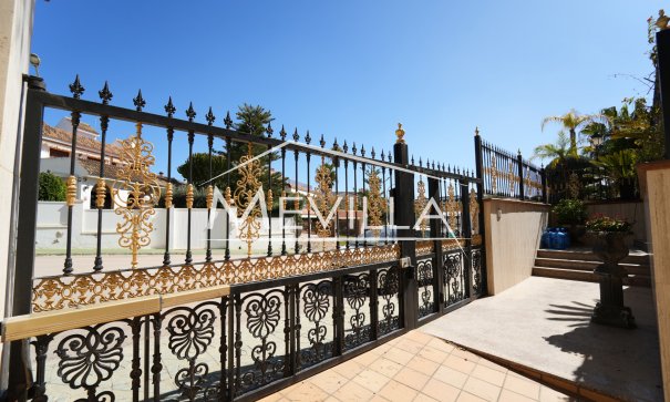Salg (Resales) - Villa - Orihuela Costa - Campoamor