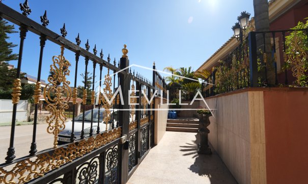 Salg (Resales) - Villa - Orihuela Costa - Campoamor