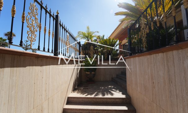 Salg (Resales) - Villa - Orihuela Costa - Campoamor